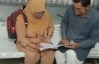 Blonde with a hot body teaches with the addition of fucks in a course of study session with a FUK trainer